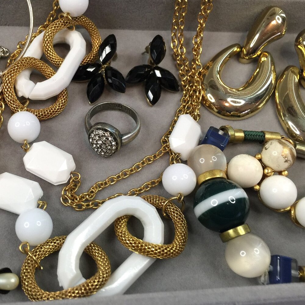 JEWELRY- Live Auction Notification 😊 Like this to be notified when I go LIVE 🎉
